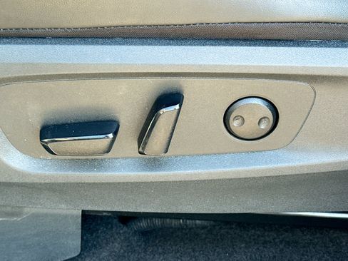 Used 2025 Nissan Pathfinder Platinum FWD image 26