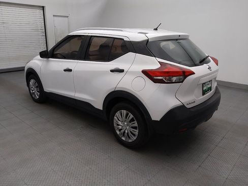 Used 2019 Nissan Kicks S FWD image 3