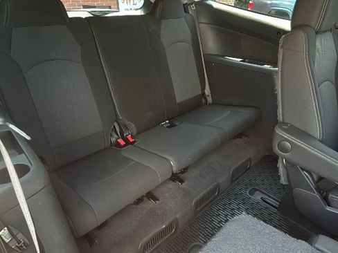 Used 2017 Chevrolet Traverse LT w/ Style and Technology Package image 18