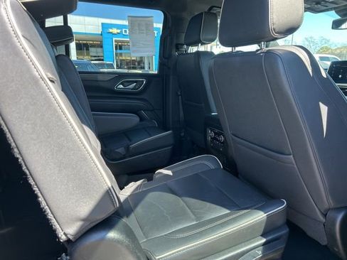 Used 2023 Chevrolet Suburban Premier image 32