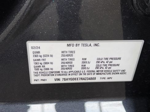 Used 2024 Tesla Model Y Long Range AWD/4WD image 38