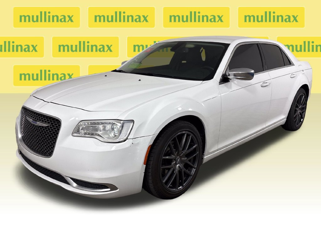 Used 2018 Chrysler 300 Touring w/ Chrome Appearance Package RWD image 14
