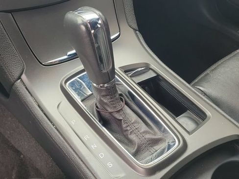 Used 2015 Lincoln MKS FWD image 35