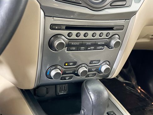 Used 2019 Nissan Pathfinder SL FWD image 16