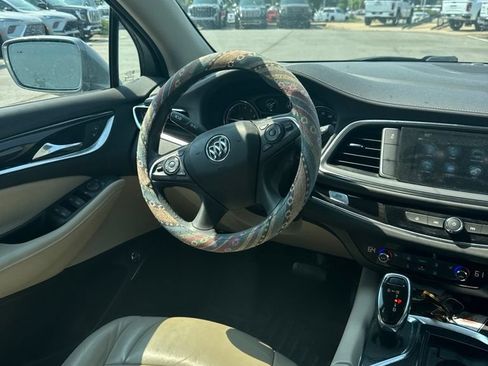 Used 2018 Buick Enclave Essence FWD image 11