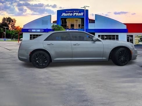 Used 2018 Chrysler 300 S w/ 300S Premium Group image 8