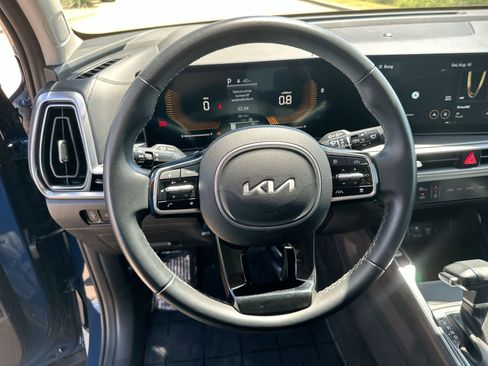 Used 2025 Kia Sorento EX w/ Panoramic Sunroof Package image 14