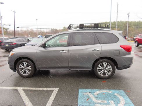 Used 2019 Nissan Pathfinder SV image 8