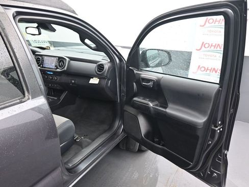 Used 2022 Toyota Tacoma TRD Sport image 19