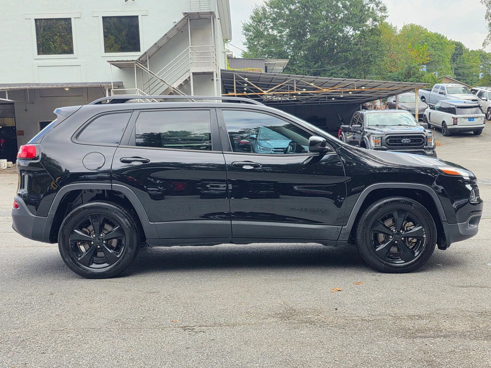 Used 2018 Jeep Cherokee Latitude w/ Altitude Package AWD/4WD image 7