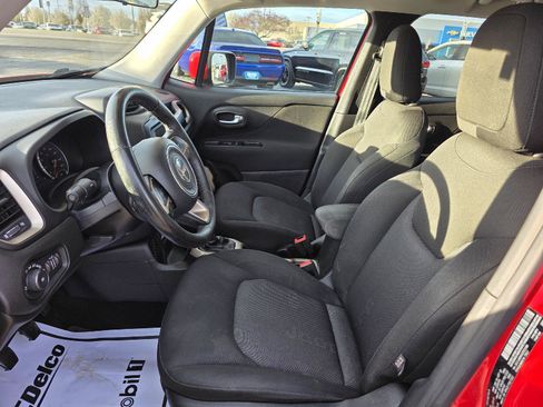 Used 2016 Jeep Renegade Latitude w/ Cold Weather Group FWD image 7