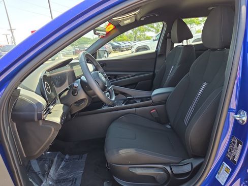 Used 2025 Hyundai Elantra SEL FWD image 10