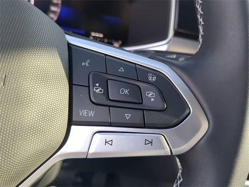 New 2025 Volkswagen Taos SE image 27