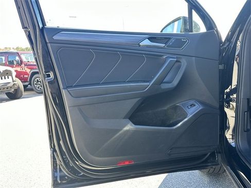 Used 2023 Volkswagen Tiguan SEL R-Line image 12