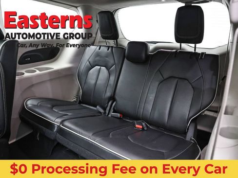 Used 2023 Chrysler Pacifica Limited FWD image 28