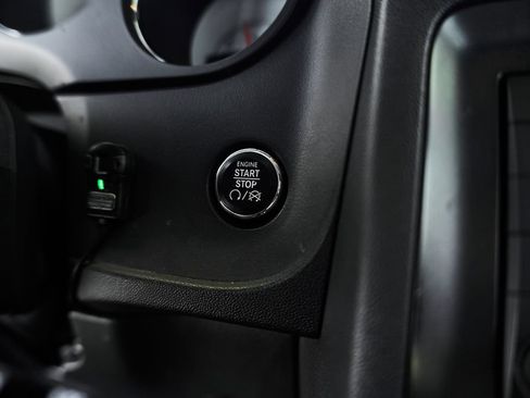 Used 2014 Dodge Challenger R/T RWD image 31