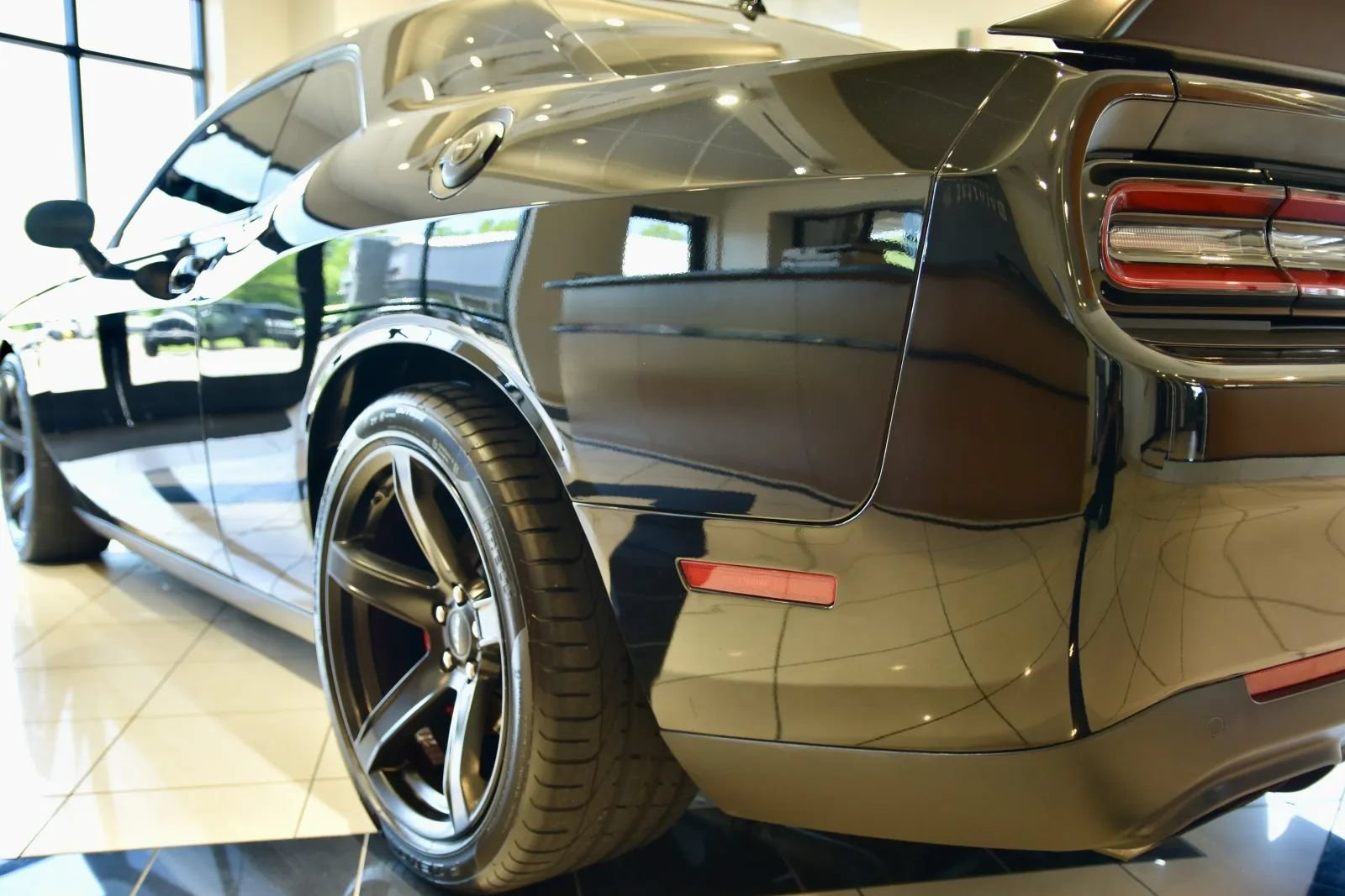 Used 2022 Dodge Challenger SRT Hellcat w/ Plus Package RWD image 9