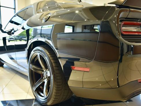 Used 2022 Dodge Challenger SRT Hellcat w/ Plus Package RWD image 9