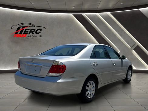 Used 2005 Toyota Camry LE FWD image 5