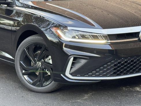 New 2025 Volkswagen Jetta SE image 3