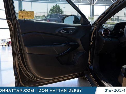 Used 2025 Chevrolet Trax RS FWD image 13