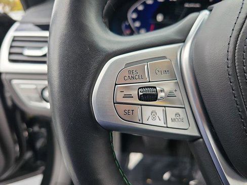 Used 2022 BMW ALPINA B7 xDrive w/ Luxury Rear Seating Package image 17