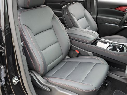 Used 2025 Chevrolet Traverse Z71 w/ Driver Confidence Package image 23