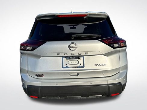 Used 2024 Nissan Rogue SV image 6