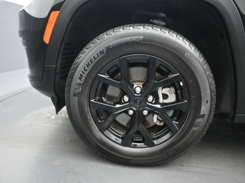 Used 2025 Jeep Grand Cherokee L Altitude AWD/4WD image 64