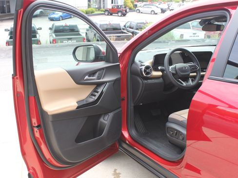 New 2026 Chevrolet Equinox ACTIV FWD image 8
