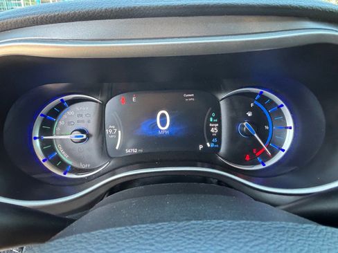 Used 2024 Chrysler Pacifica Limited FWD image 13