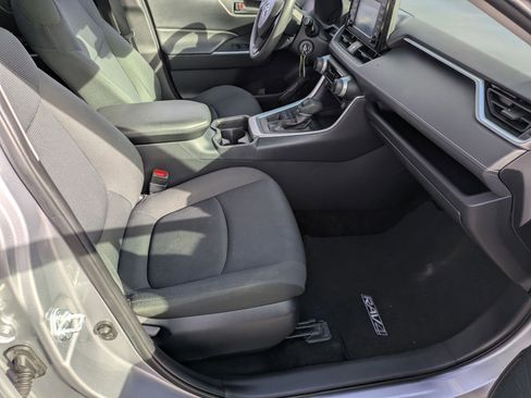 Used 2019 Toyota RAV4 LE image 34