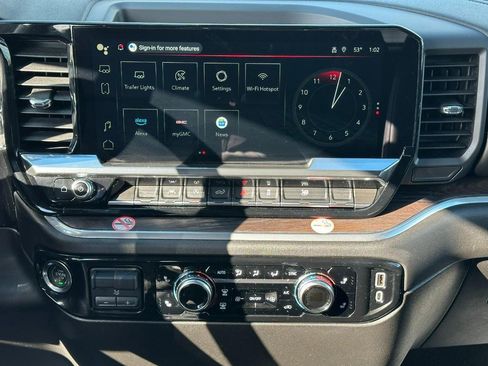 Used 2025 GMC Sierra 1500 SLT image 13