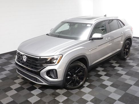 New 2026 Volkswagen Atlas Cross Sport SE image 2