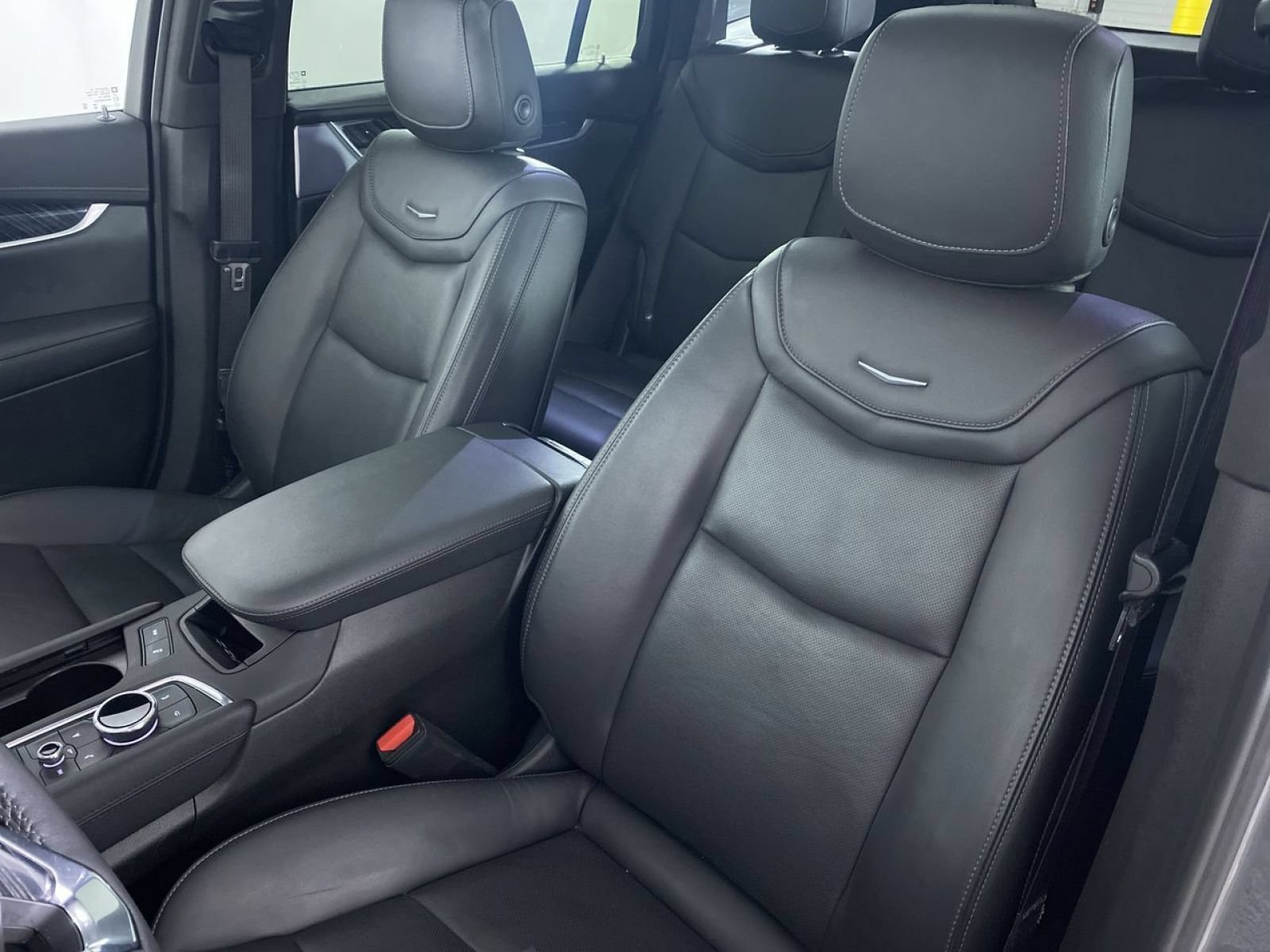 Certified 2025 Cadillac XT6 Premium Luxury FWD image 12