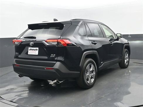 Used 2025 Toyota RAV4 XLE image 20