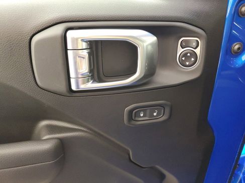 New 2025 Jeep Gladiator Willys image 27