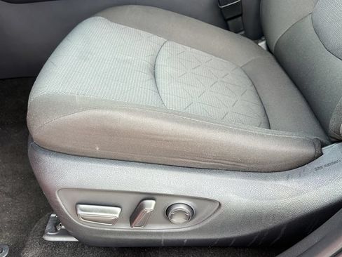 Used 2025 Toyota RAV4 XLE FWD image 16