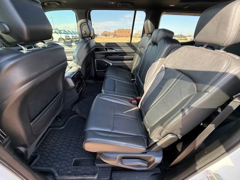 Used 2024 Jeep Wagoneer Series II w/ Premium Group I image 13