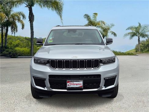 Certified 2022 Jeep Grand Cherokee L Limited RWD image 3
