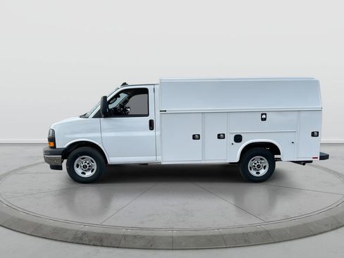 New 2025 GMC Savana 3500 w/ Power Convenience Package RWD image 5