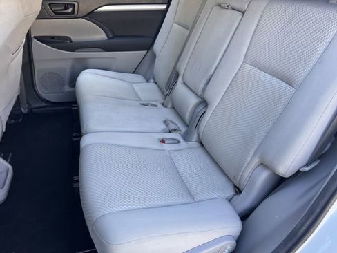 Used 2016 Toyota Highlander LE AWD/4WD image 18