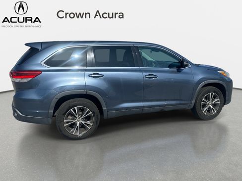 Used 2019 Toyota Highlander LE FWD image 7