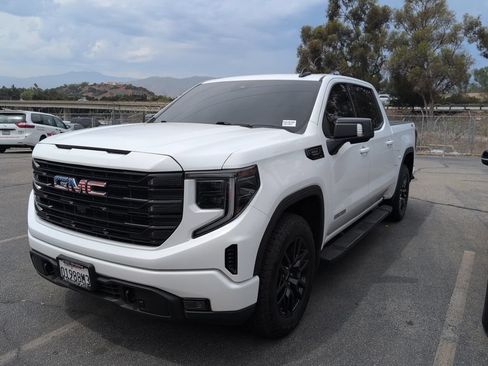 Used 2022 GMC Sierra 1500 Elevation w/ Elevation Premium Package AWD/4WD image 1