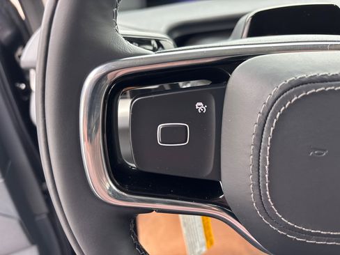 New 2026 Lincoln Navigator Premiere AWD/4WD image 16