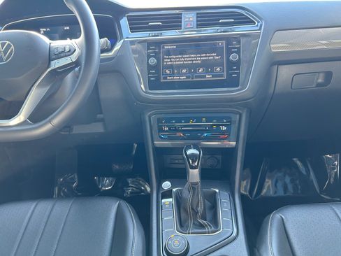 Certified 2022 Volkswagen Tiguan SE w/ Panoramic Sunroof Package image 4