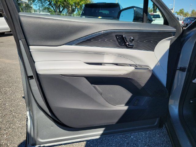 Used 2024 Cadillac Lyriq Luxury AWD/4WD image 25