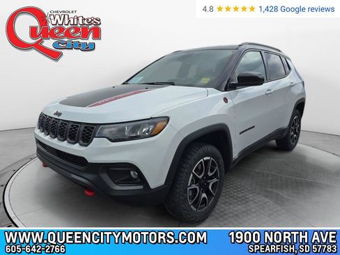 Used 2025 Jeep Compass Trailhawk AWD/4WD image 1