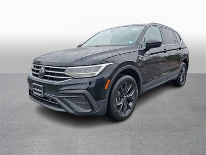 Used 2022 Volkswagen Tiguan SE w/ Panoramic Sunroof Package