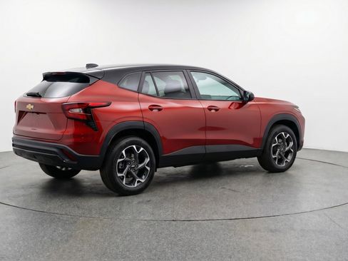 Used 2025 Chevrolet Trax LT image 9